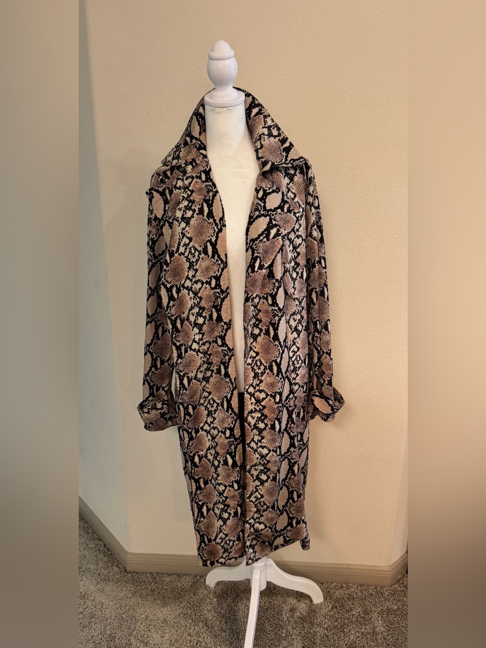 Lulu's Taupe Snake-Print Long Robe - Picture 2 of 8